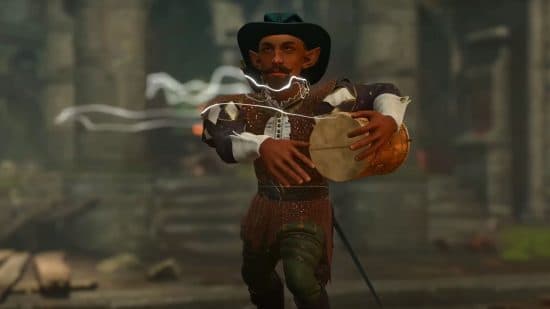 Καλύτερες κατασκευές Baldur's Gate 3: Ένας μουστακοφόρος Βάρδος χτυπά ένα τύμπανο, επικαλούμενος τις μουσικές του δυνάμεις καθώς το λευκό φως συγχωνεύεται γύρω τους.