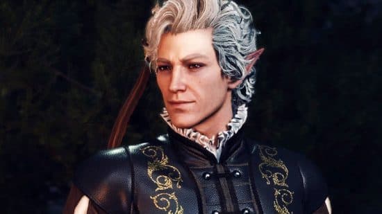 Baldur's Gate 3 καλύτερες κατασκευές: Ο Αστάριον, ένας απατεώνας και πιθανός σύντροφος, ντυμένος με μια λεπτή δερμάτινη κουρτίνα με χρυσό φιλιγκράν.