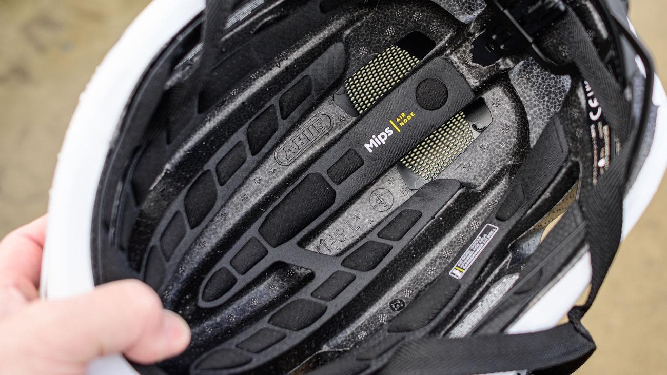 Κράνος ποδηλάτου Abus GameChanger 2.0 με MIPS σε λευκό.