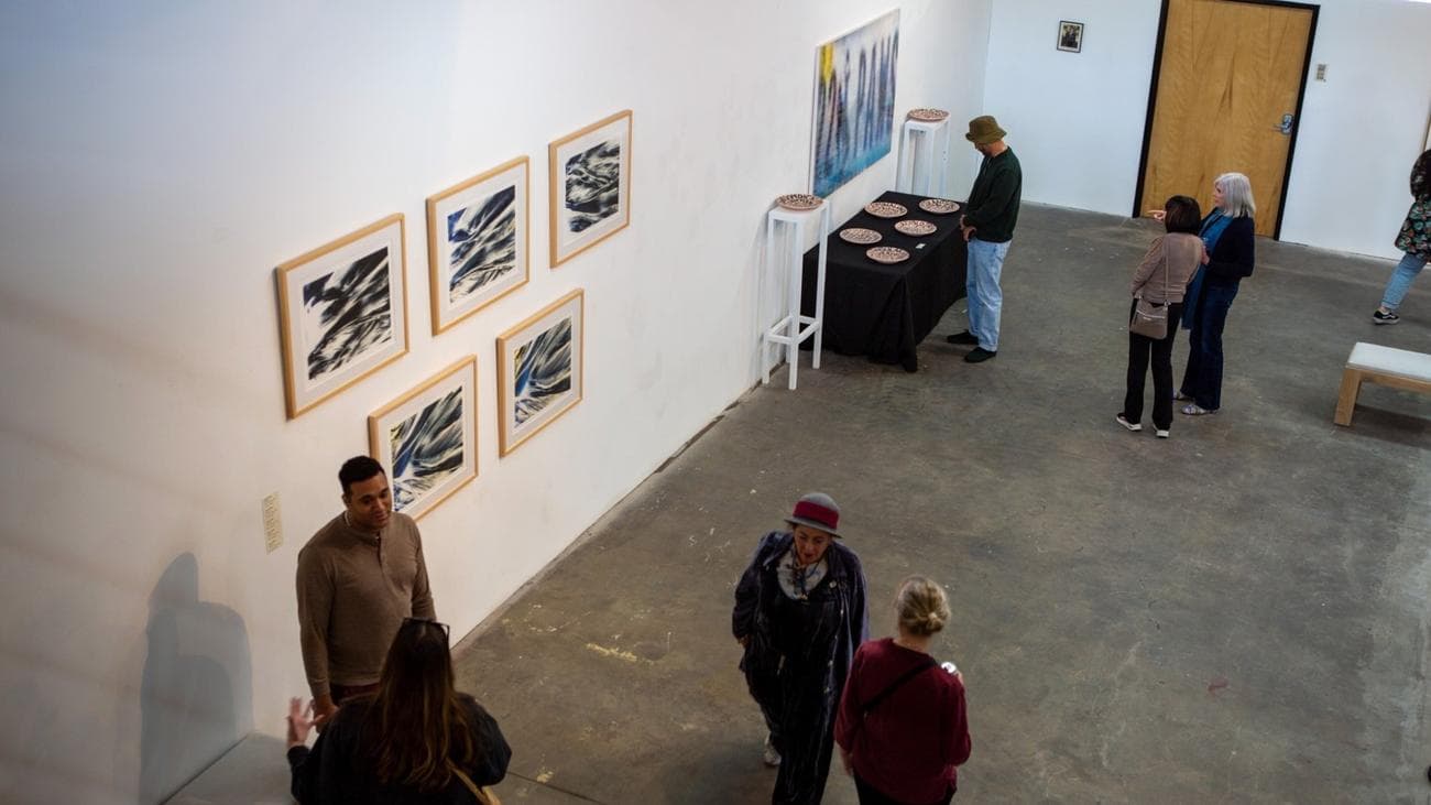 Εκτυπώνονται και οι πλάκες μίσους.