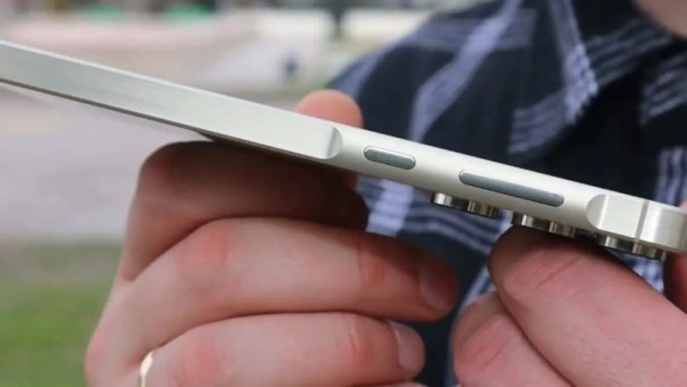 Samsung Galaxy A55, Samsung Galaxy A55: Hand-on εικόνες επιβεβαιώνουν τις επίπεδες πλευρές