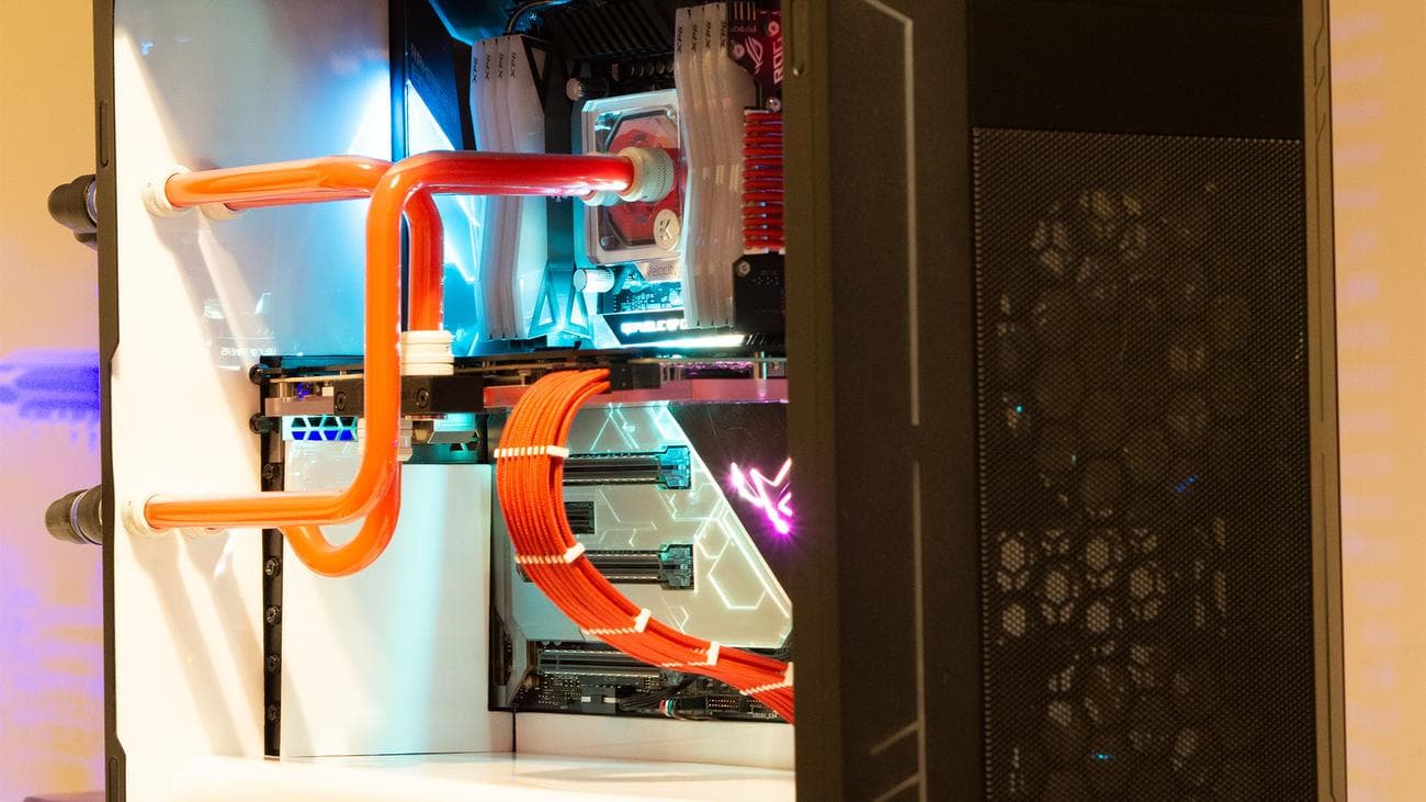 Το εσωτερικό του υδρόψυκτου ψυγείου gaming PC