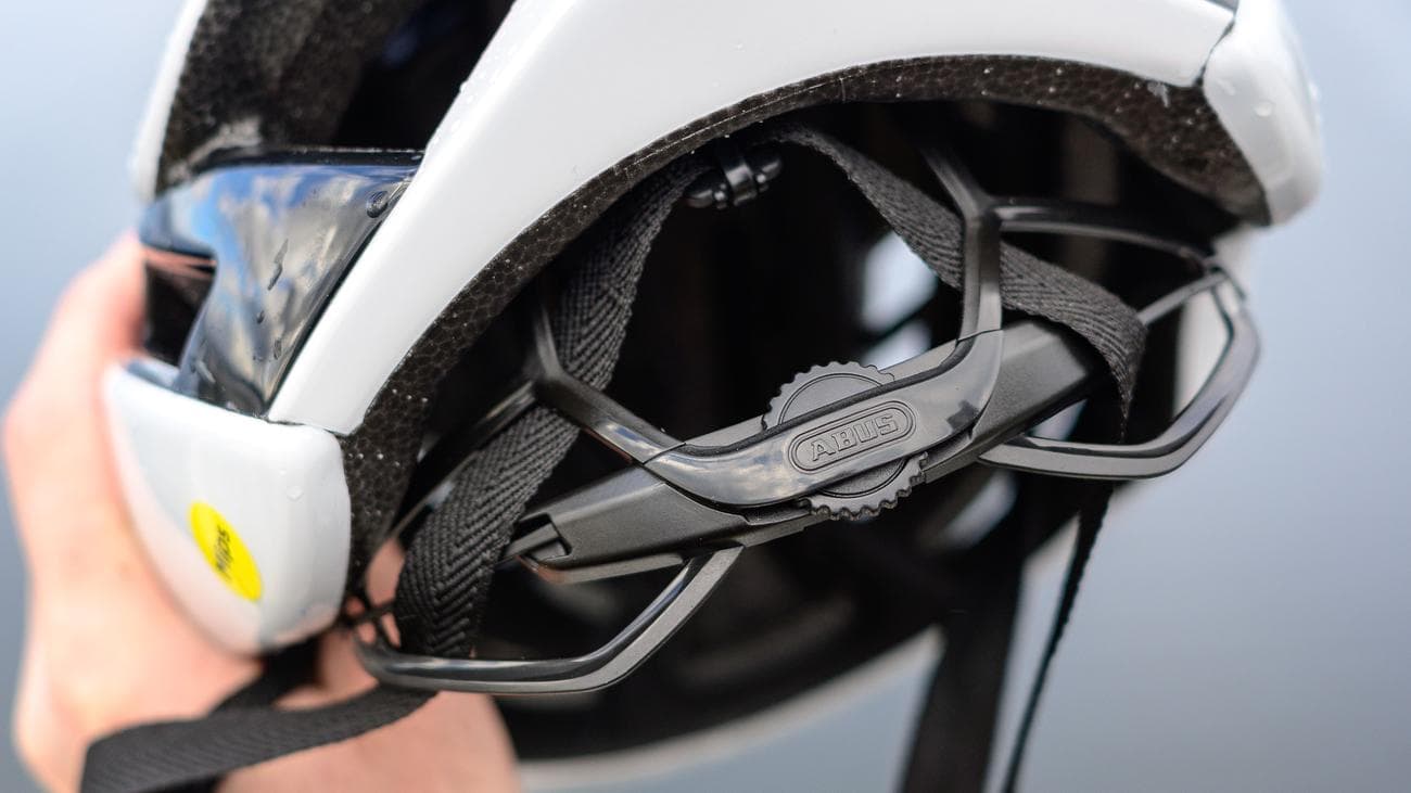 Κράνος ποδηλάτου Abus GameChanger 2.0 με MIPS σε λευκό.