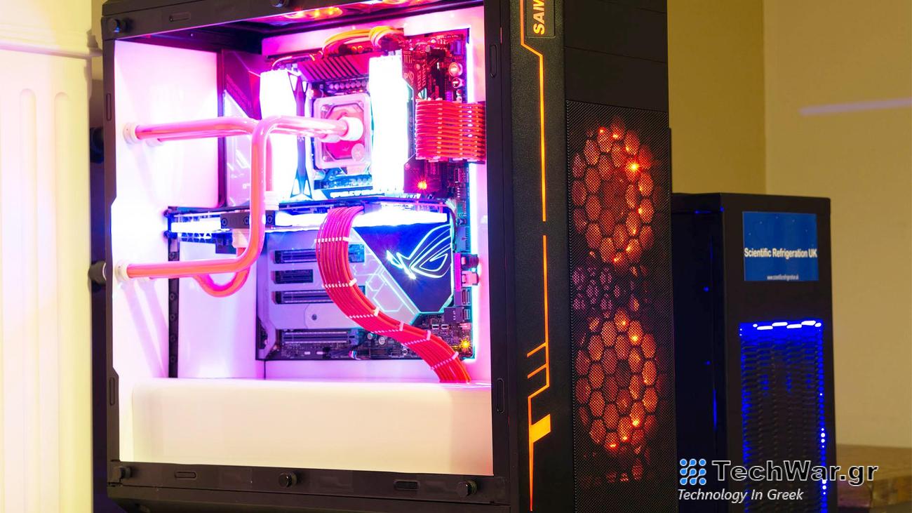 Αυτή η κατασκευή υπολογιστή παιχνιδιών ψύχεται από μια εξωτερική παγοθήκη
