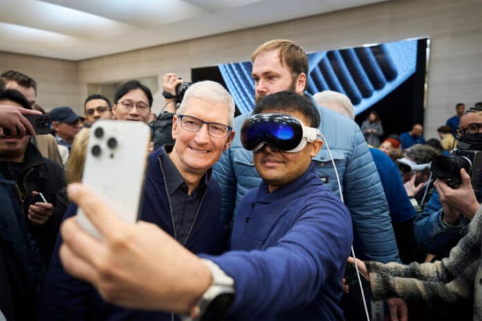 Tim Cook taking selfie with Vision Pro user