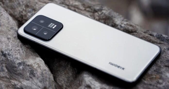 Το Xiaomi 15 Pro υποτίθεται ότι θα εκπλήξει τον κόσμο με μια επαναστατική οθόνη
