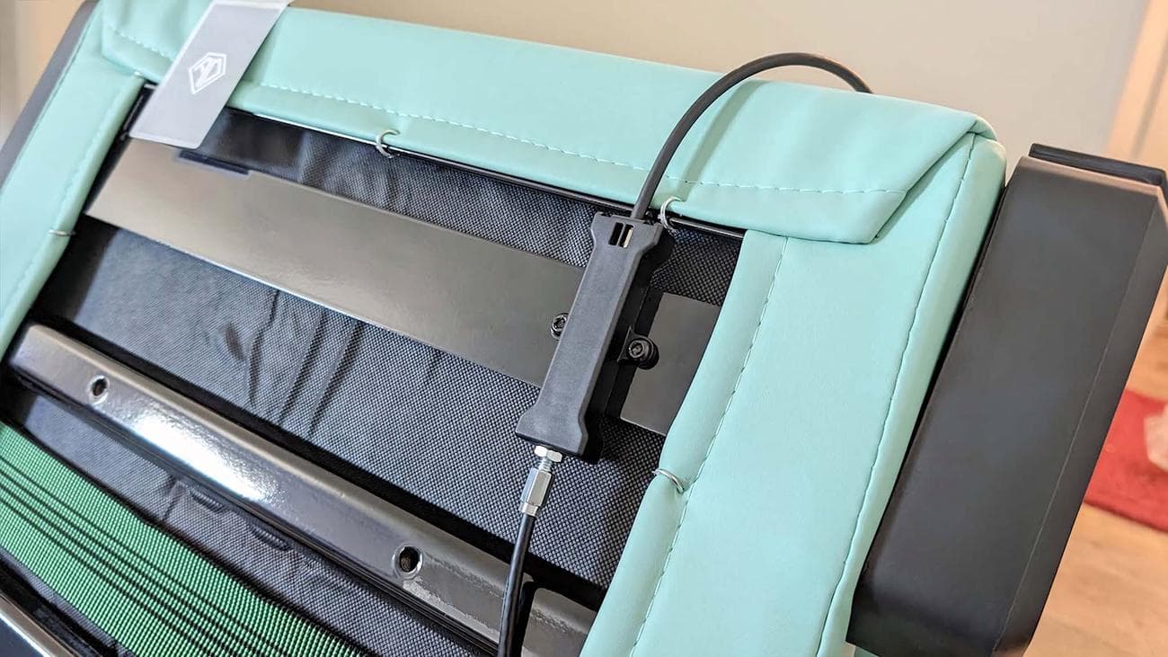 AndaSeat Kaiser 4 pop-out mechanism installed.