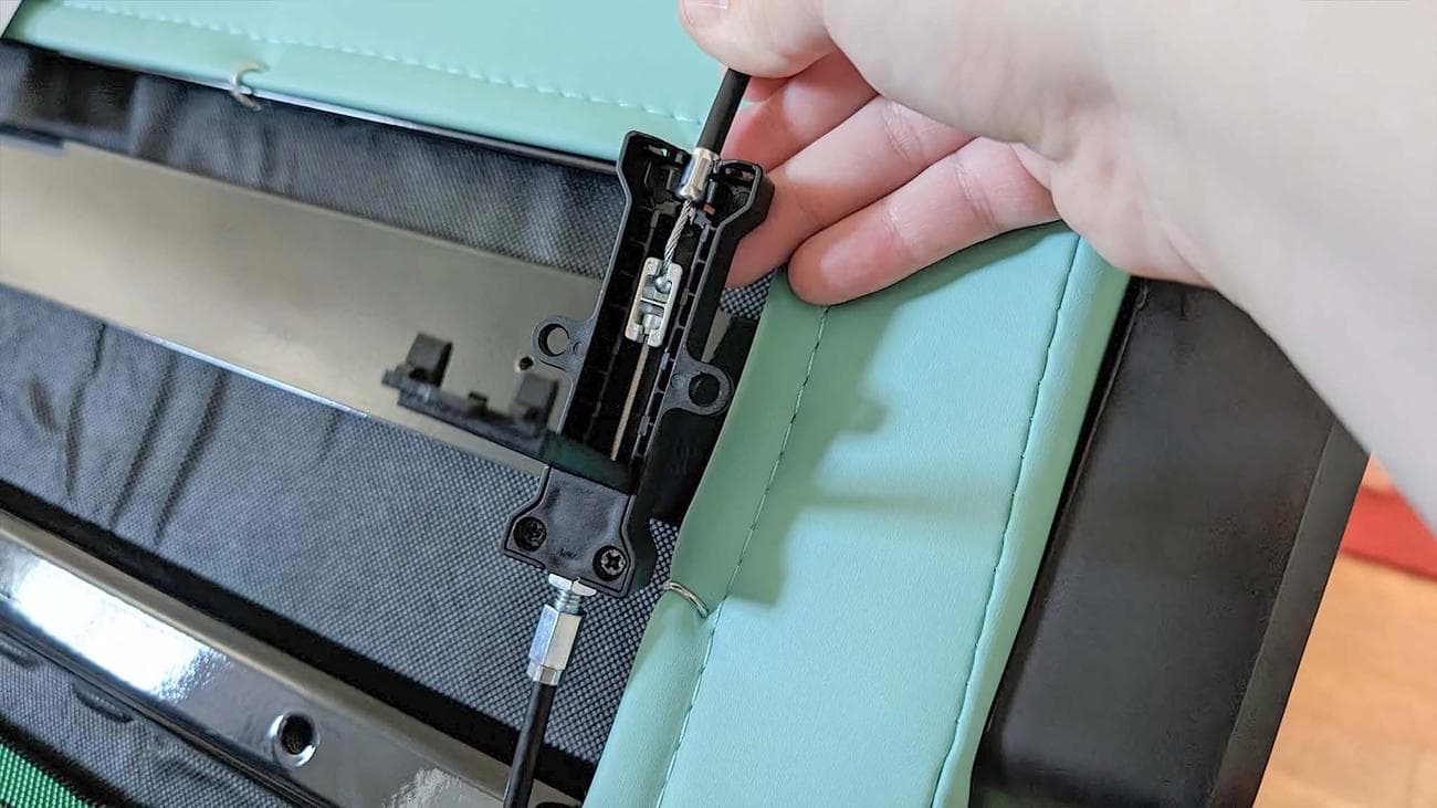 AndaSeat Kaiser 4 pop-out mechanism.