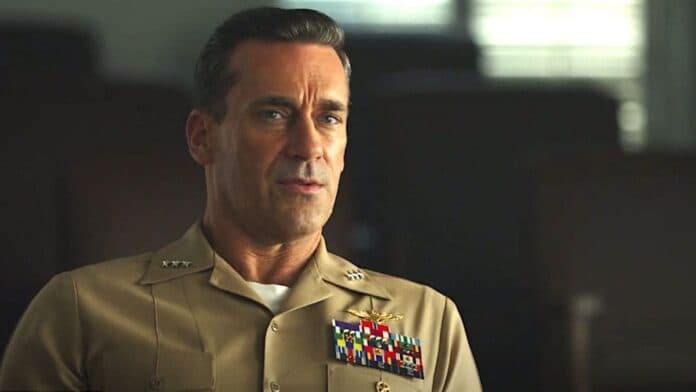 Ο Jon Hamm's Holding Out for a (Super) Hero Role to Play
