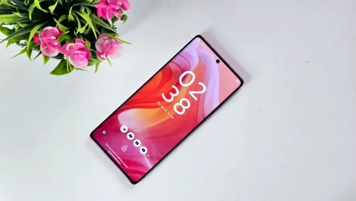 Διαθέσιμες για λήψη ταπετσαρίες Motorola Edge 50 Ultra Stock
