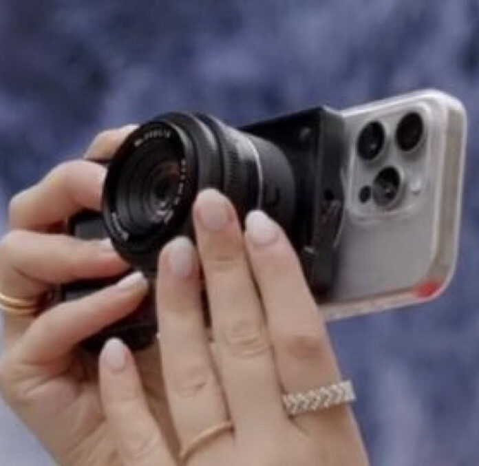 SwitchLens: Η σύζευξη της Micro Four Thirds με το smartphone Το SwitchLens παντρεύει την Micro Four Thirds φωτογραφική μηχανή με το smartphone