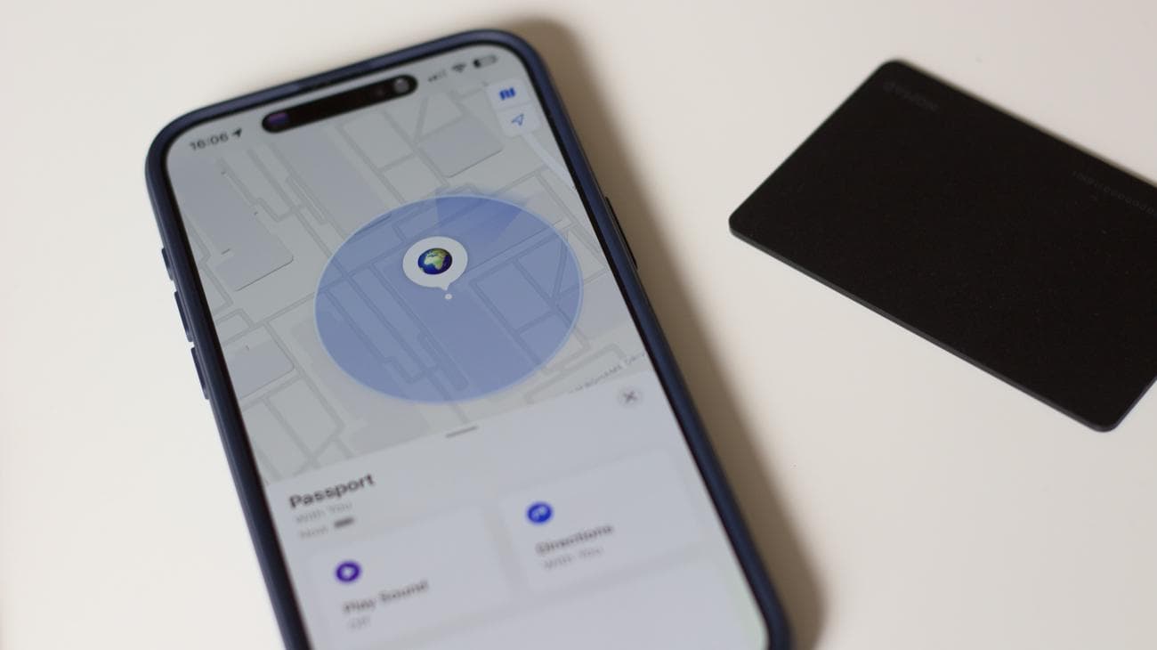 Κριτική Nomad Tracking Card