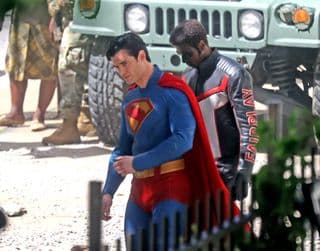 Το Man of Steel του David Corenswet και το Mr Terrific του Edi Gathegi στα γυρίσματα της ταινίας Superman του 2025