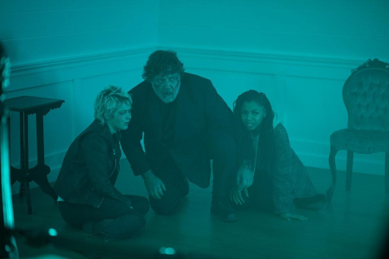Ο Ryan Simpkins, ο Russell Crowe και η Chloe Bailey "Ο Εξορκισμός."