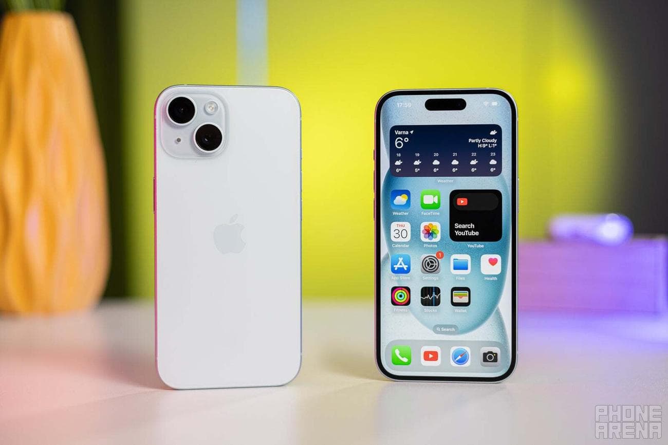 Το iPhone 15. |  Πηγή εικόνας - PhoneArena - Διαρροή επανασχεδιασμού iPhone 16: απλώς διαφημιστική εκστρατεία ή ουσιαστικό λίφτινγκ;