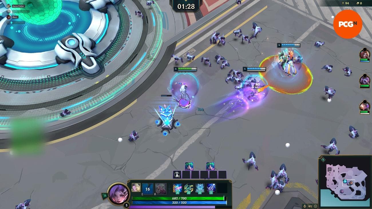 Μια εικόνα τριών χαρακτήρων του League of Legends που στέκονται σε έναν χάρτη που μοιάζει με δρόμο, με μικρούς εχθρούς να τρέχουν προς το μέρος τους