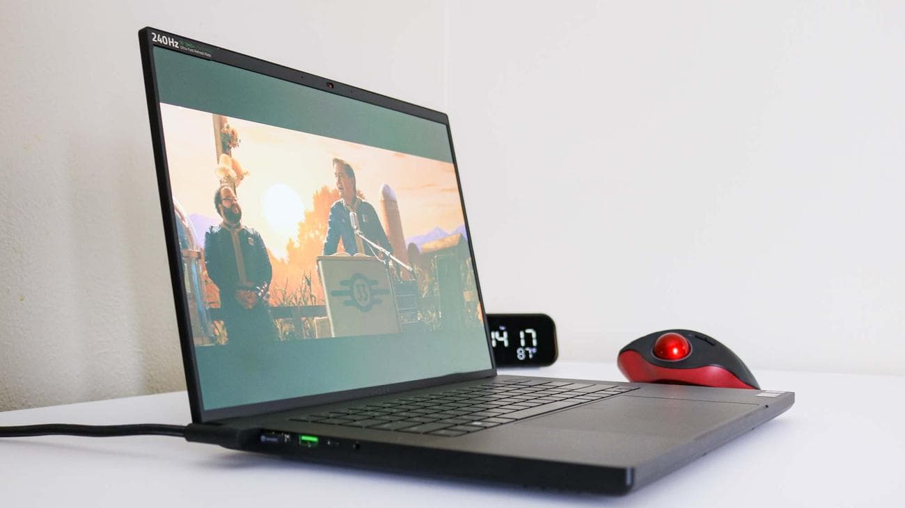 Παρακολούθηση της τηλεοπτικής σειράς Fallout στο Razer Blade 16 (2024)