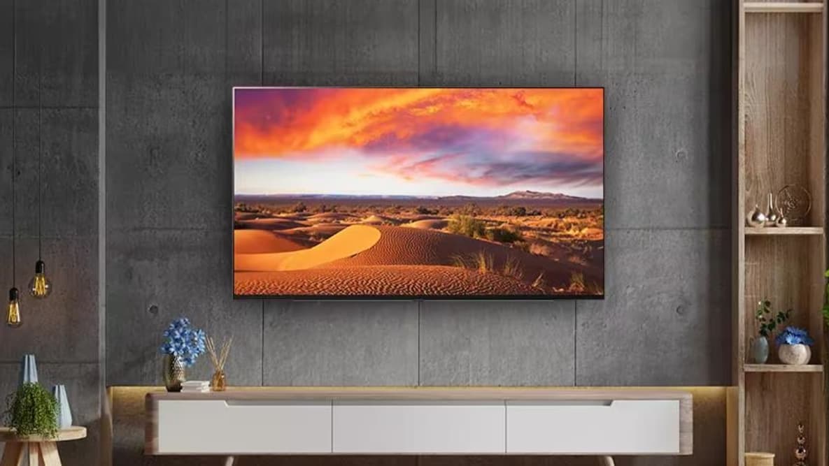Το LG B4 OLED σε τοίχο σαλονιού.