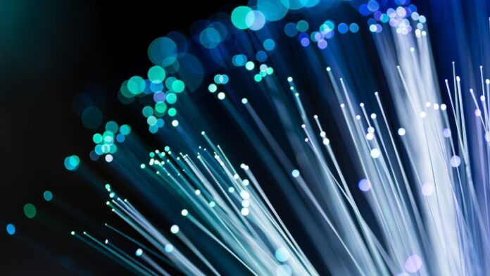 Ίντερνετ – Smart Readiness voucher: Ευρυζωνικές ταχύτητες αποκτούν 120.000 κτίρια