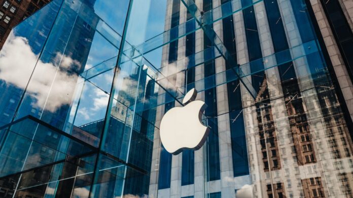 Τα AirPods με κάμερες θα μπορούσαν να ενισχύσουν τα ακουστικά Vision Pro της Apple
