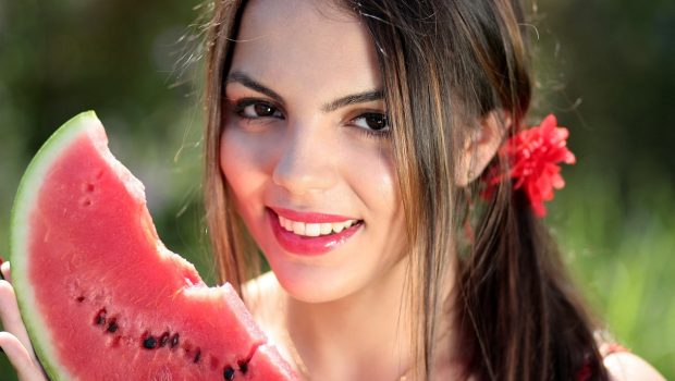 Διατροφή το καλοκαίρι: Συμβουλές για να τη βελτιώσεις χωρίς κόπο