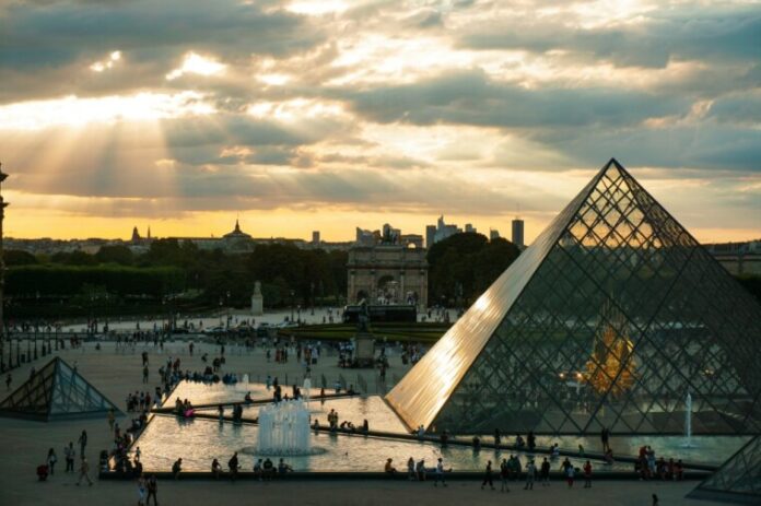 Louvre Museum hero