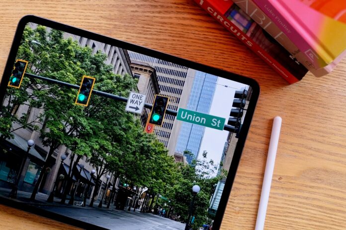 Η Apple σχεδιάζει μια νέα εποχή κοκαλιάρικων συσκευών – αναφορά
