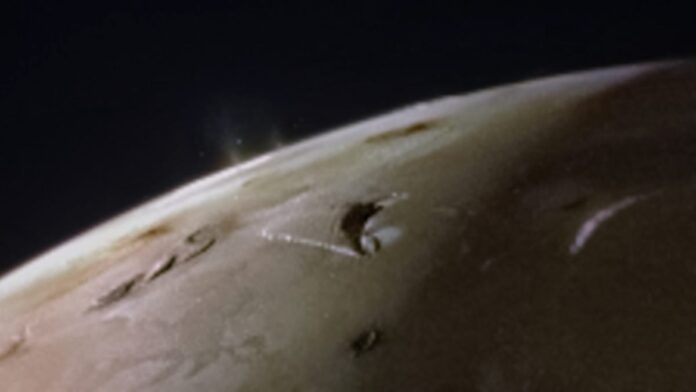 Το Juno Probe Spies της NASA πέφτει πάνω από τις λίμνες λάβας του Δία
