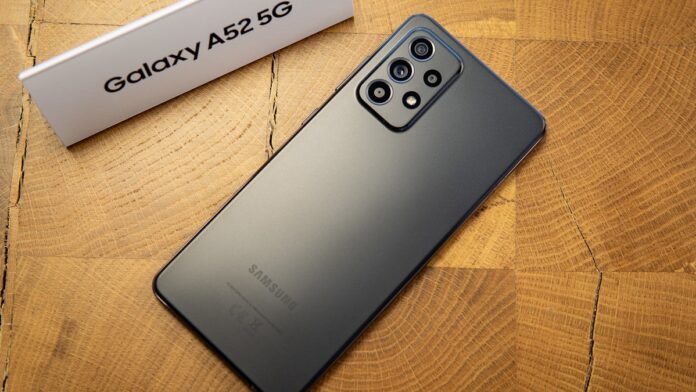 Το Galaxy $180 ενός δισεκατομμυριούχου έσπασε στα δύο μετά από δύο χρόνια χρήσης: η ζέστη του Ντουμπάι φταίει
