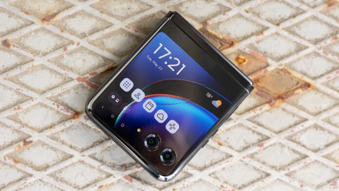 Το φανταστικό Razr+ (2023) παραμένει 350 $ φθηνότερο και στην καλύτερη τιμή του στο Amazon
