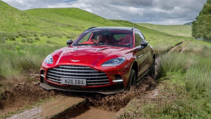 Γίνεται λάσπη στην Aston Martin DBX707 του 2025 
