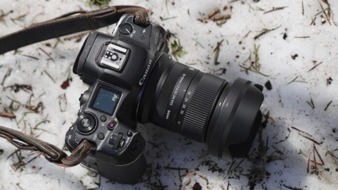Sigma 18-50mm F2.8 DC DN Contemporary lens for Canon RF mount, attached to a Canon EOS R5 outdoors on a sunny day