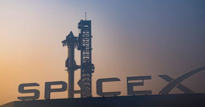 Μια ξενάγηση από τον Elon Musk στη βάση της SpaceX!