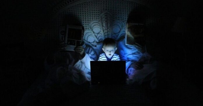 Πώς οι online διαφημίσεις μπορούν να επηρεάσουν την ευημερία των παιδιών μας