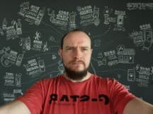 Selfies Reno12 - f/2.0, ISO 250, 1/50s - Oppo Reno12 Pro εναντίον Reno12