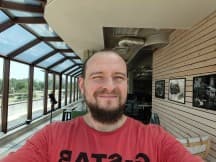 Selfies Reno12 - f/2.0, ISO 50, 1/283s - Oppo Reno12 Pro εναντίον Reno12