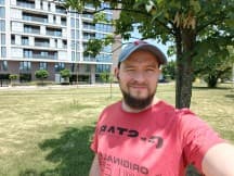 Selfies Reno12 - f/2.0, ISO 50, 1/659s - Oppo Reno12 Pro εναντίον Reno12