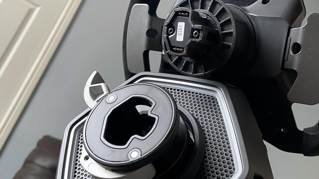 Thrustmaster T818 μεταξόνιο και ζάντα άμεσης μετάδοσης κίνησης με κλείδωμα γρήγορης απελευθέρωσης