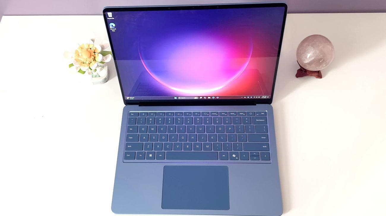 Surface Laptop 7 από την κορυφή