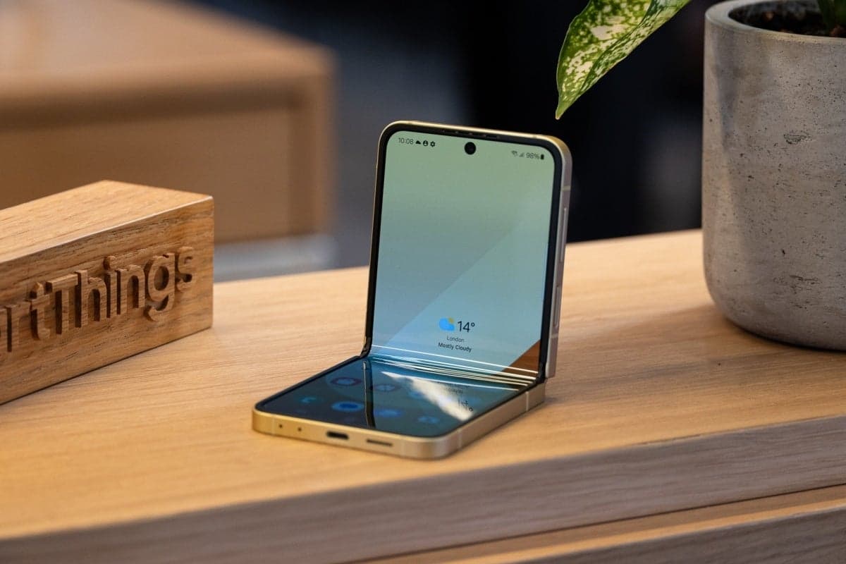 Το Z Flip 6 είναι πιθανό να είναι το πιο δημοφιλές πτυσσόμενο του τέλους του έτους.  - Η Samsung αναμένει ότι τα Galaxy Z Fold 6 και Z Flip 6 θα ξεπεράσουν τις πωλήσεις των προκατόχων τους, αλλά μόνο λίγο