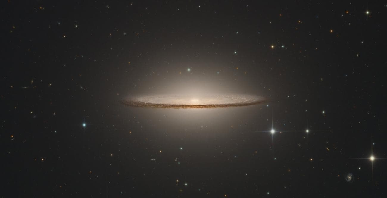 The Inner Dust Lanes Of M104 (ο γαλαξίας Sombrero)