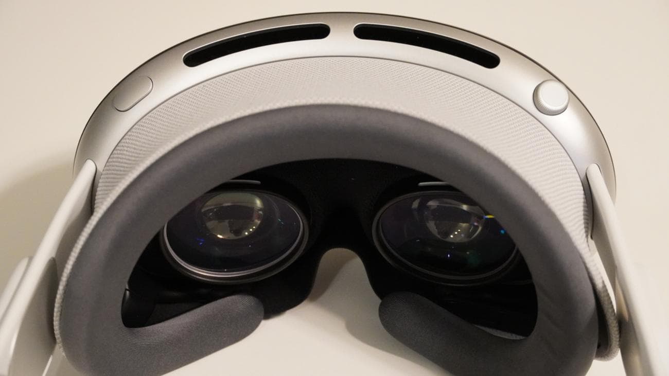 Το εσωτερικό του Apple Vision Pro, συμπεριλαμβανομένης της κουρτίνας.