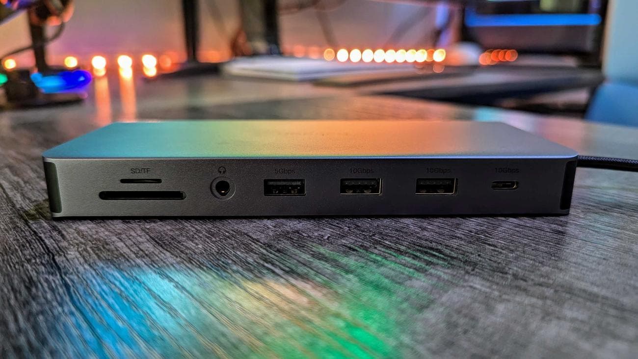 Εικόνα του σταθμού σύνδεσης UGREEN Revodok Pro 313.