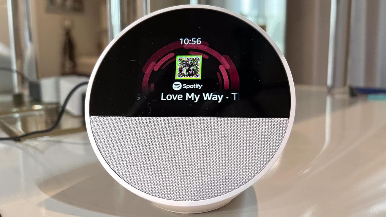 Το Echo Spot εμφανίζει έργα τέχνης άλμπουμ