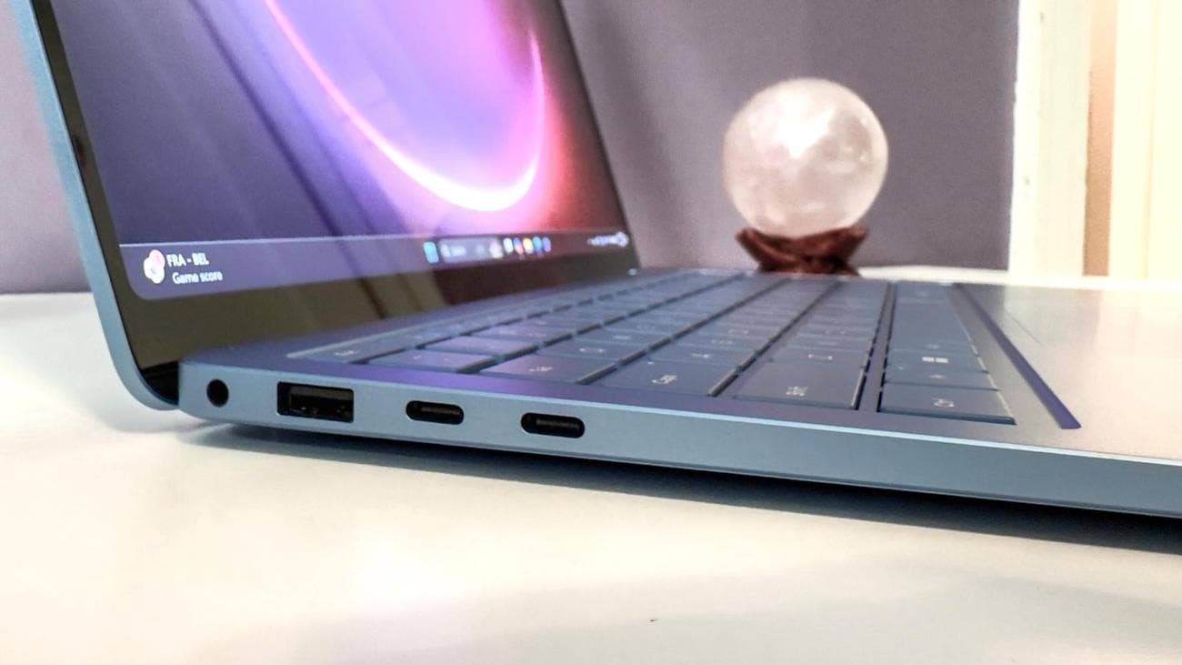 Surface Laptop 7 θύρες