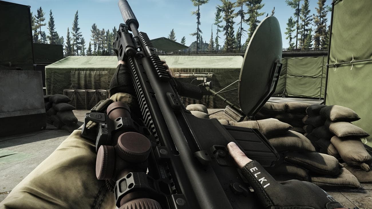 Νέο έμπλαστρο Escape From Tarkov: Ένας στρατιώτης που ελέγχει ένα όπλο στο παιχνίδι Battlestate FPS EFT