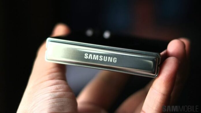 Galaxy Z Flip 5 design hinge
