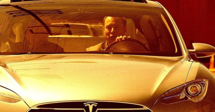 Στη βάση του πώς οδηγεί ο ίδιος υποχρεώνει ο Μασκ την Tesla να εκπαιδεύει τα αυτό-οδηγούμενα μοντέλα της