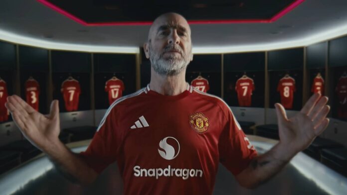 Ο θρύλος του αθλητισμού Eric Cantona προωθεί τις φανέλες Snapdragon 2024/25 για τη Manchester United
