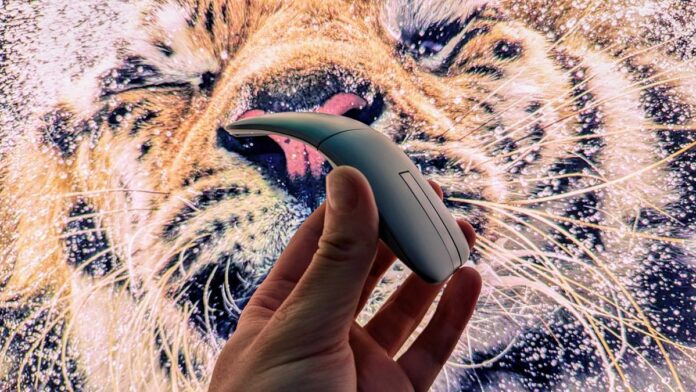 Ανασκόπηση Dell Bluetooth Mouse Travel Mouse (MS700): Περιστρεφόμενος σχεδιασμός, ελλιπής απόδοση
